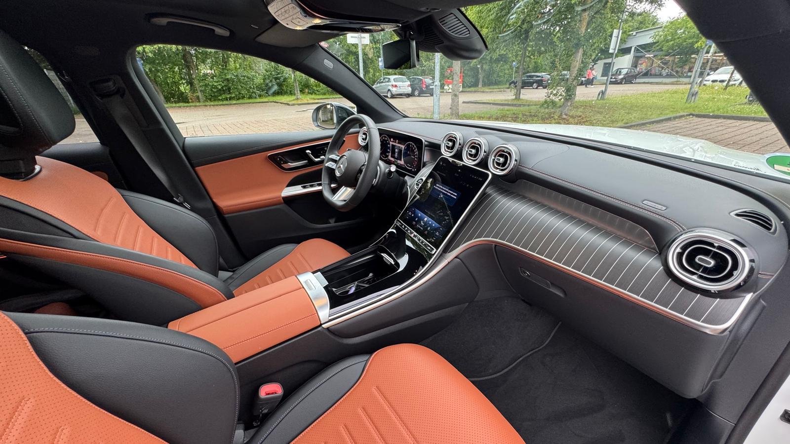 Mercedes Benz GLC 300e 4MATIC Coupe thumbnail 11