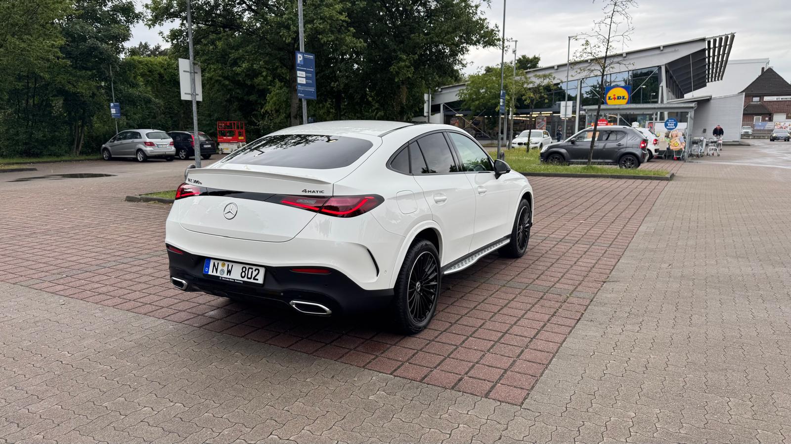 Mercedes Benz GLC 300e 4MATIC Coupe thumbnail 13