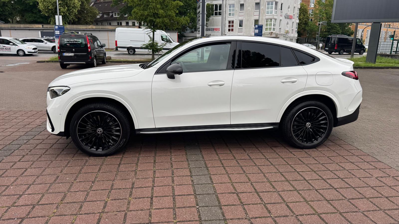 Mercedes Benz GLC 300e 4MATIC Coupe thumbnail 3