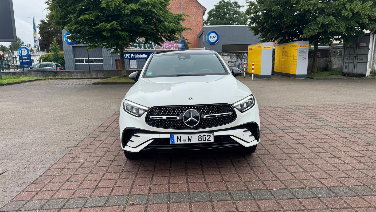 Mercedes Benz GLC 300e 4MATIC Coupe thumbnail 5