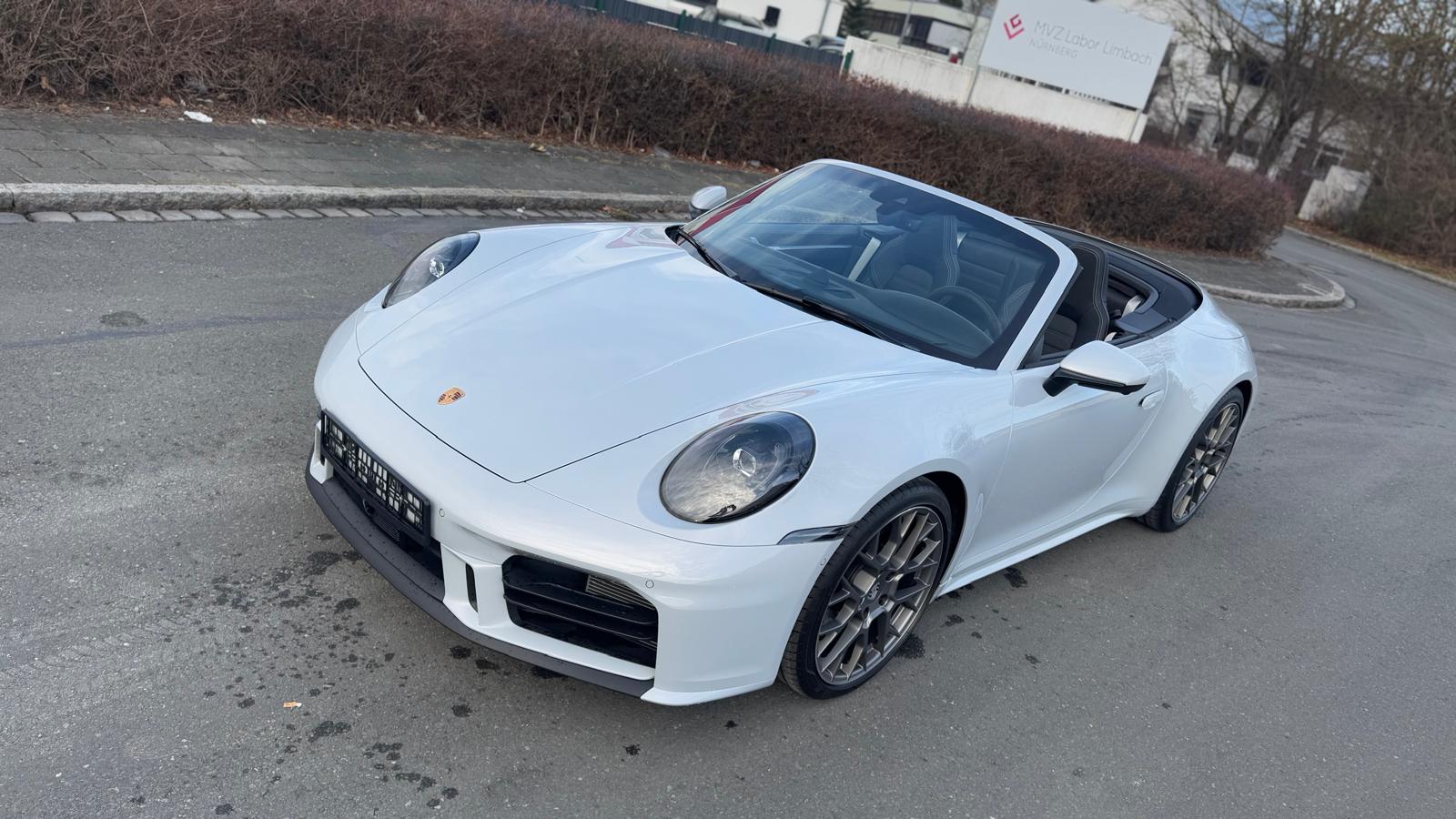 Porsche 911 Carrera Cabrio thumbnail 3