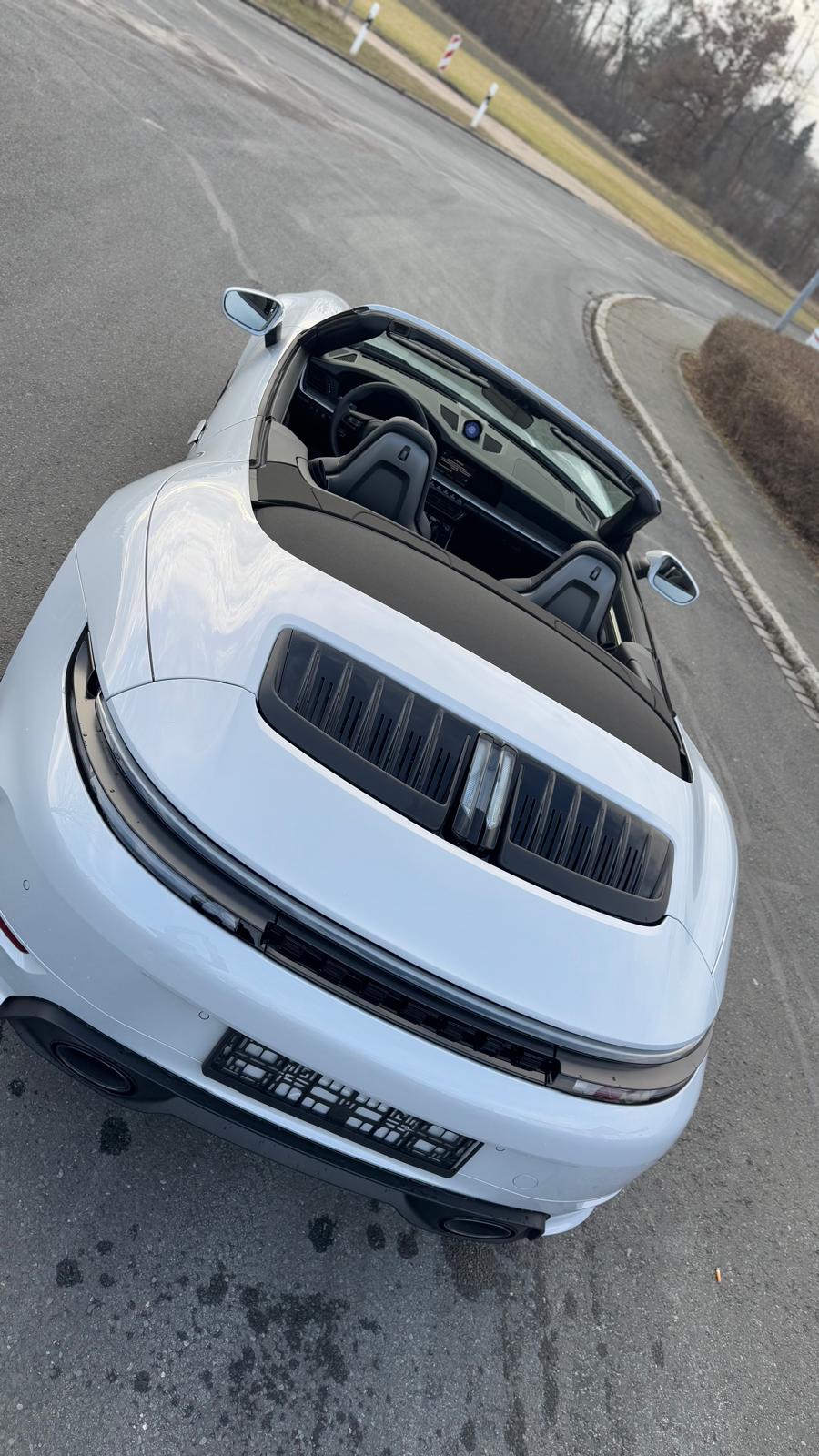 Porsche 911 Carrera Cabrio thumbnail 2