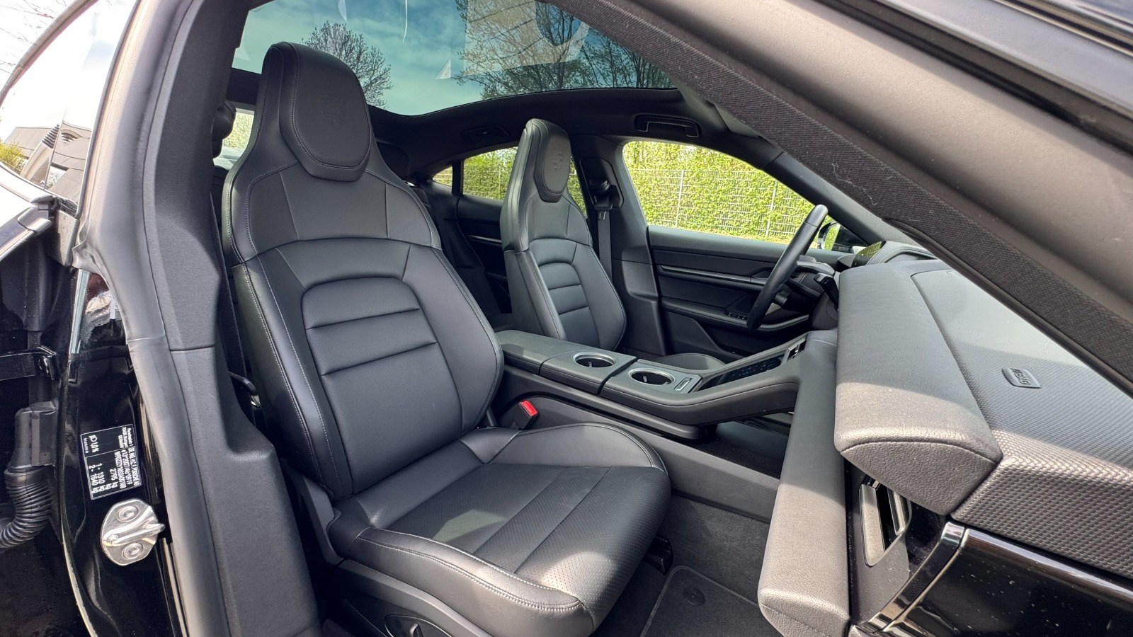 Porsche Taycan thumbnail 5