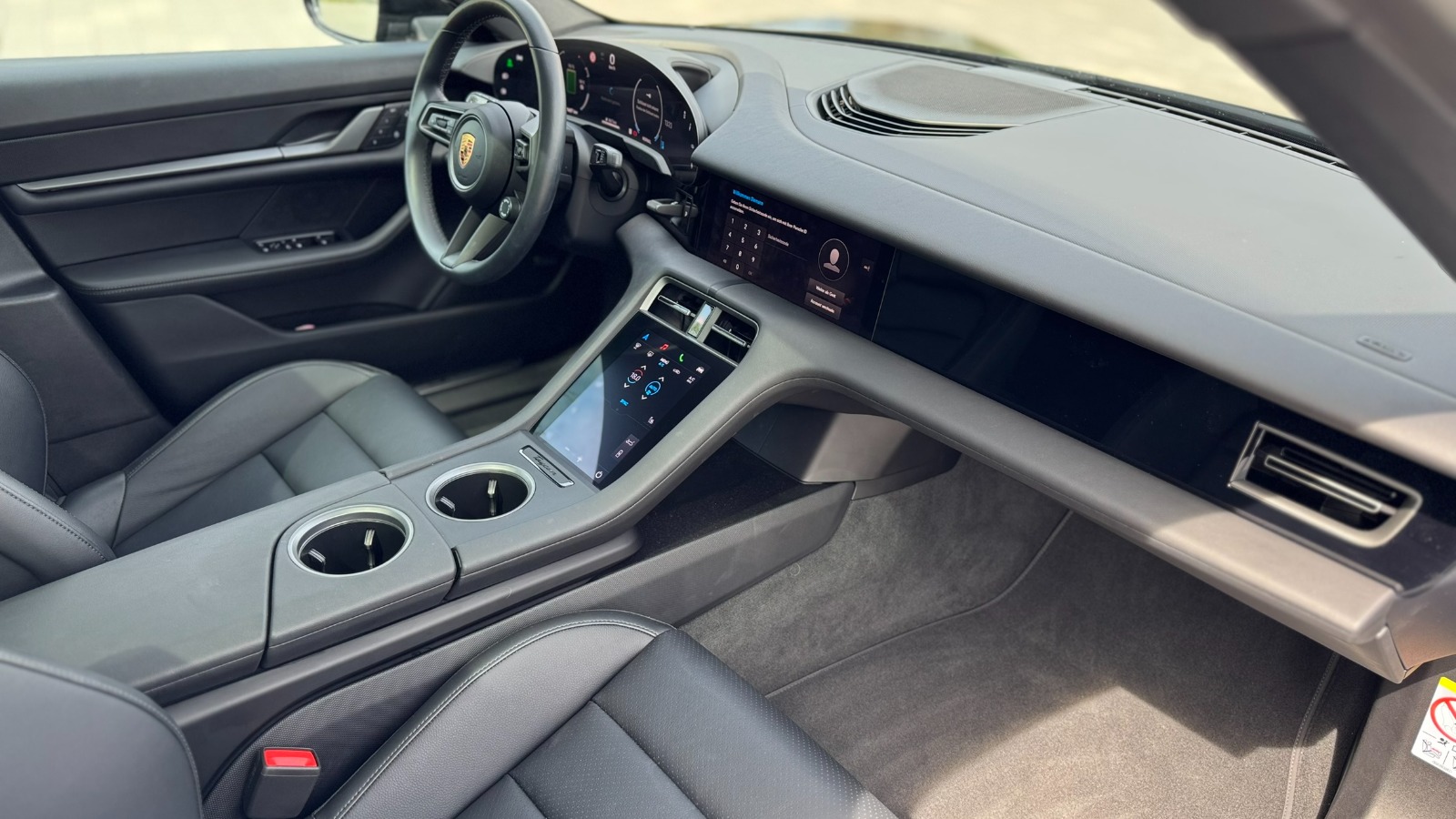 Porsche Taycan thumbnail 6