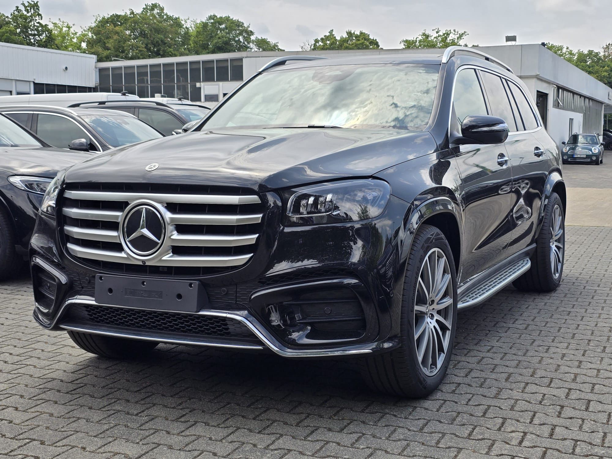 Mercedes Benz GLS 450d thumbnail 1